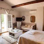 Domaine De Saint Jean Frühstückspension 3*